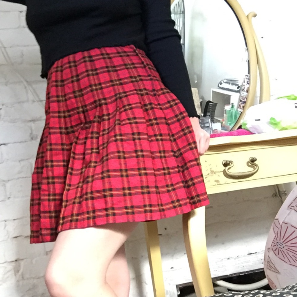 Real 90’s plaid skirt